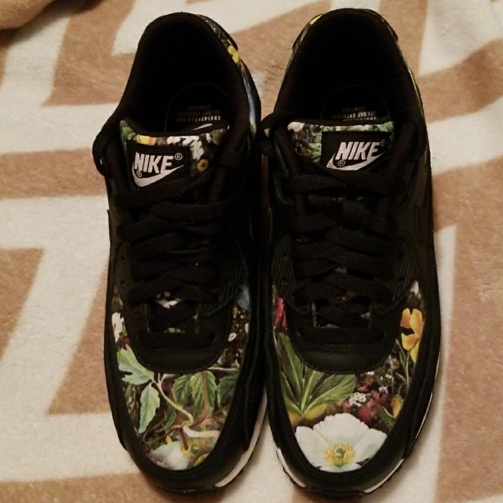🌼WOMEN FLORAL NIKE AIR SNEAKERS🌼